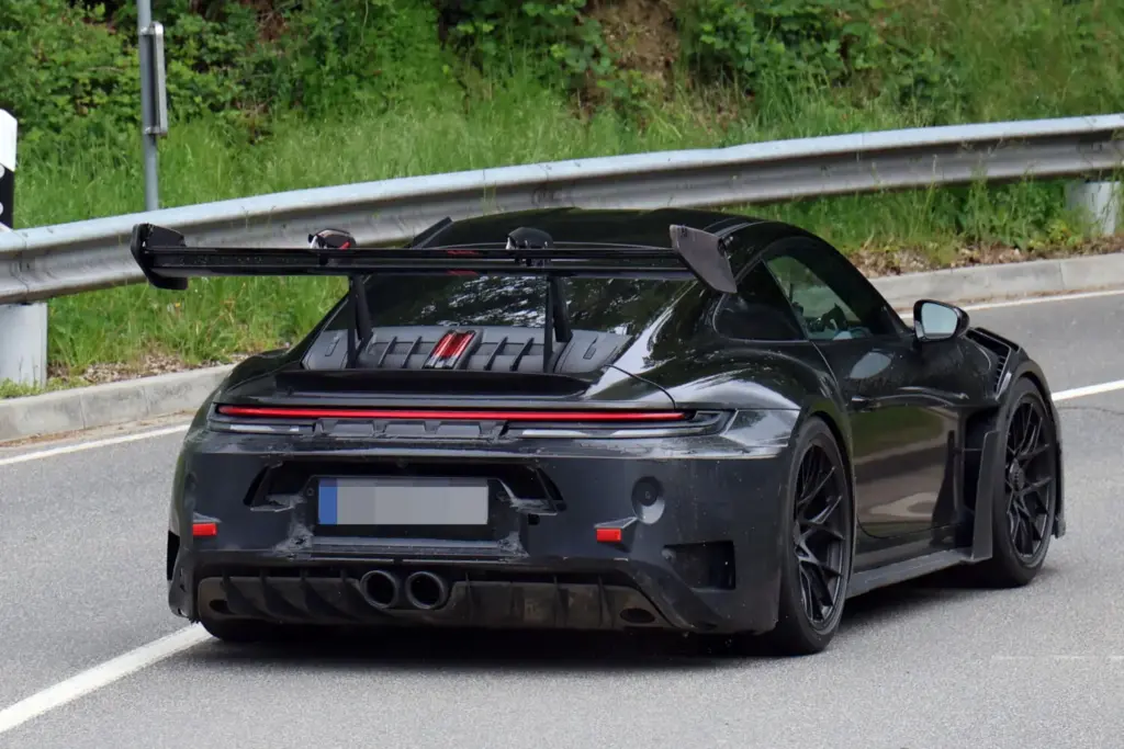Porsche 911 GT3 RS 992.2 fotos espia 43 Motor16
