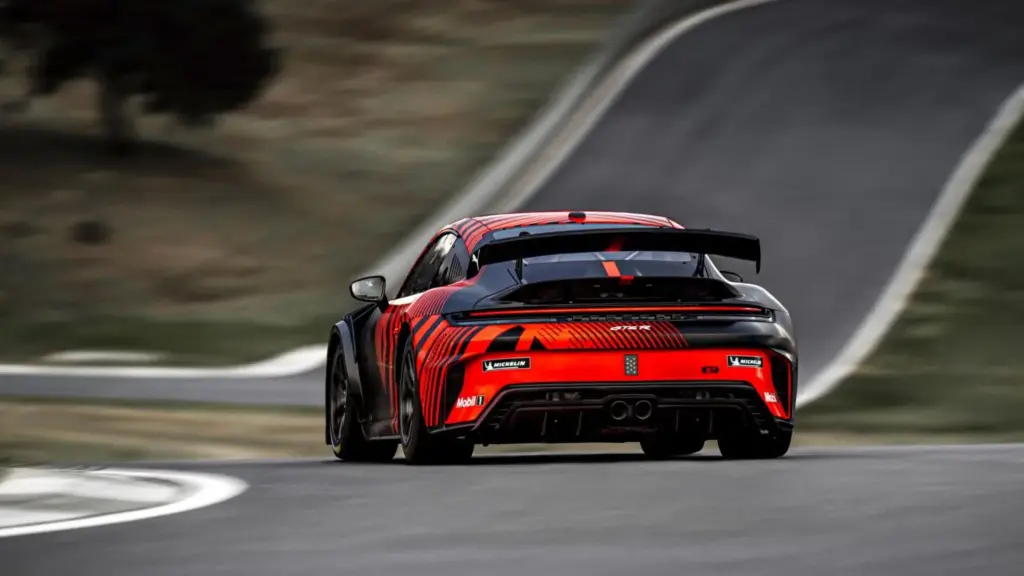 Porsche 911 GT4 R 14 Motor16