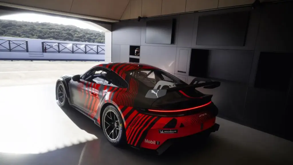 Porsche 911 GT4 R 2 Motor16
