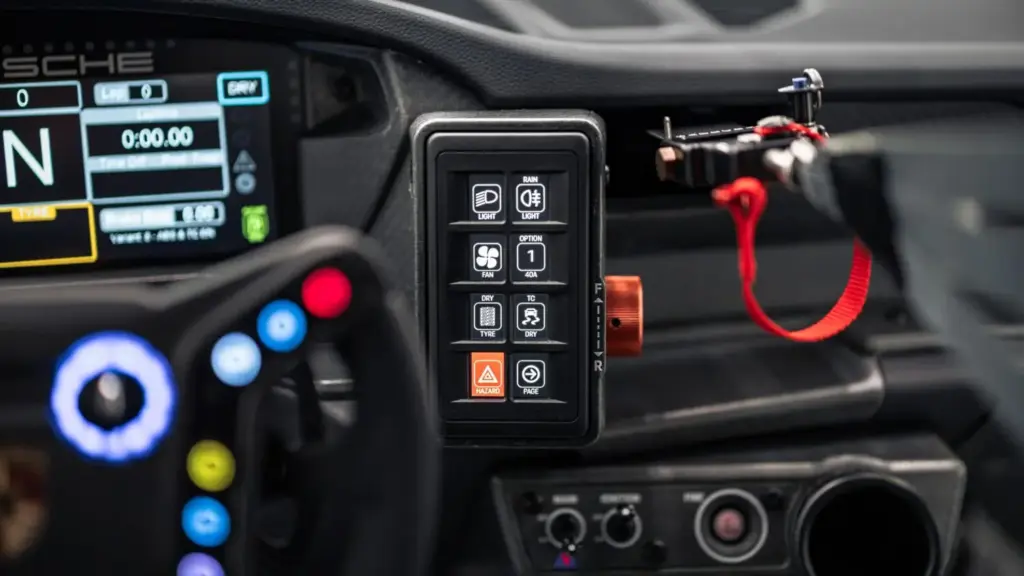 Porsche 911 GT4 R 7 Motor16