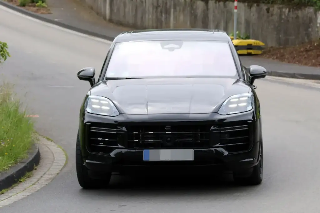 Porsche Cayenne Turbo E Hybrid 2027 espia 1 Motor16