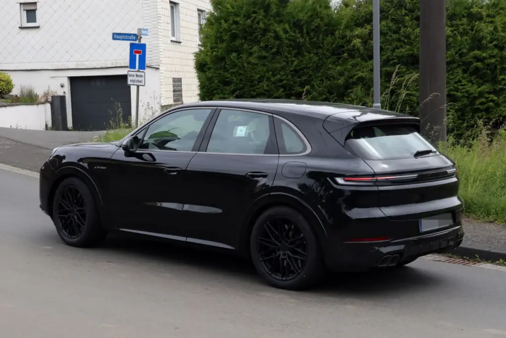 Porsche Cayenne Turbo E Hybrid 2027 espia 12 Motor16
