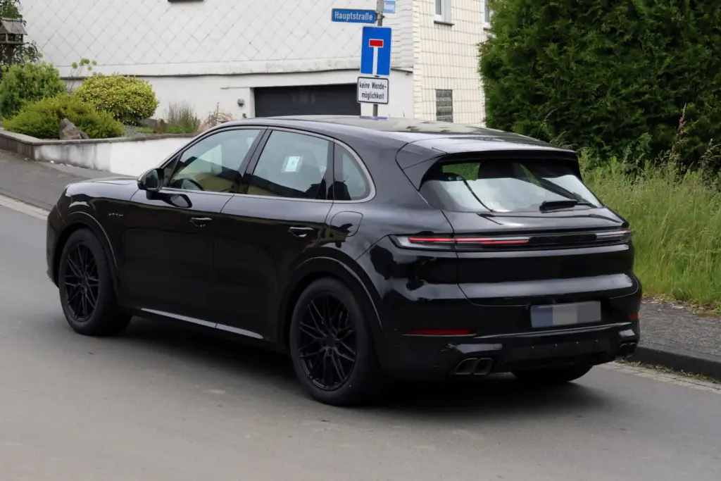 Porsche Cayenne Turbo E Hybrid 2027 espia 13 Motor16