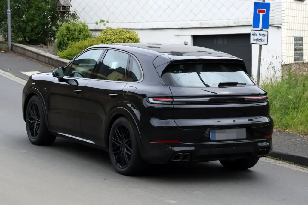 Porsche Cayenne Turbo E Hybrid 2027 espia 14 Motor16