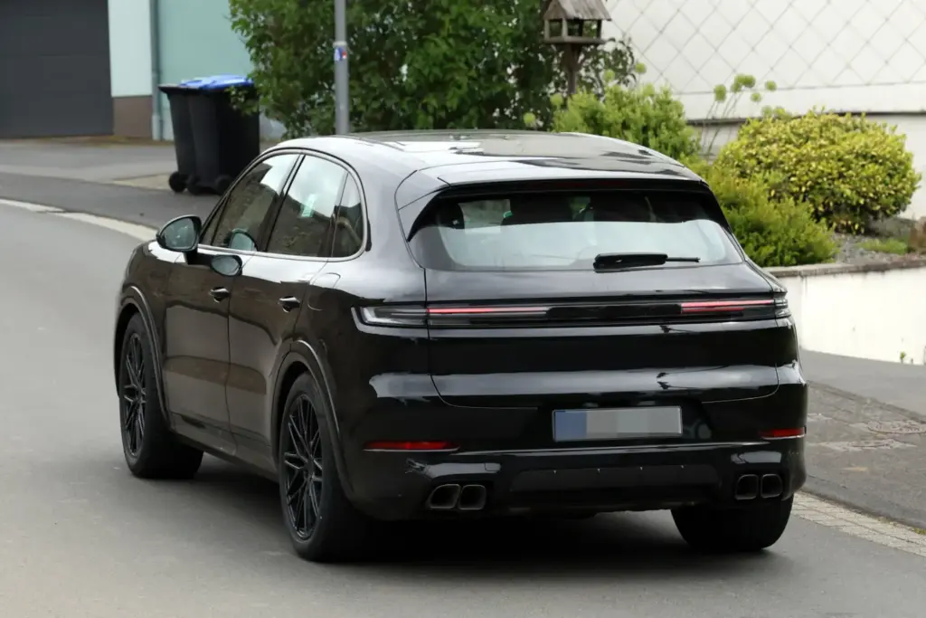 Porsche Cayenne Turbo E Hybrid 2027 espia 16 Motor16
