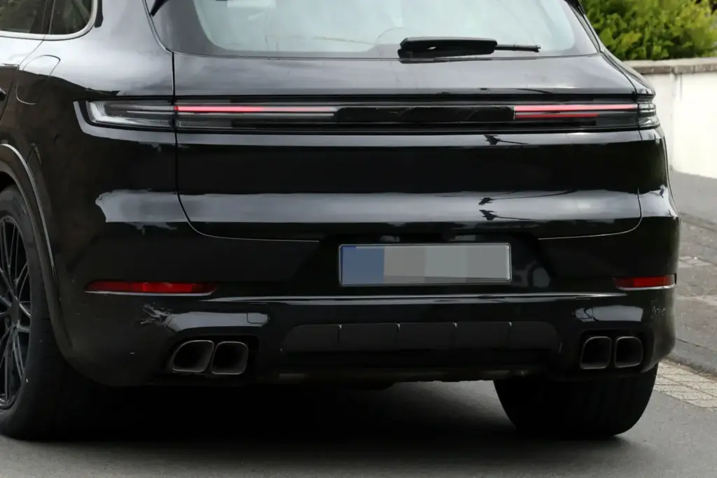 Porsche Cayenne Turbo E Hybrid 2027 espia 17 Motor16