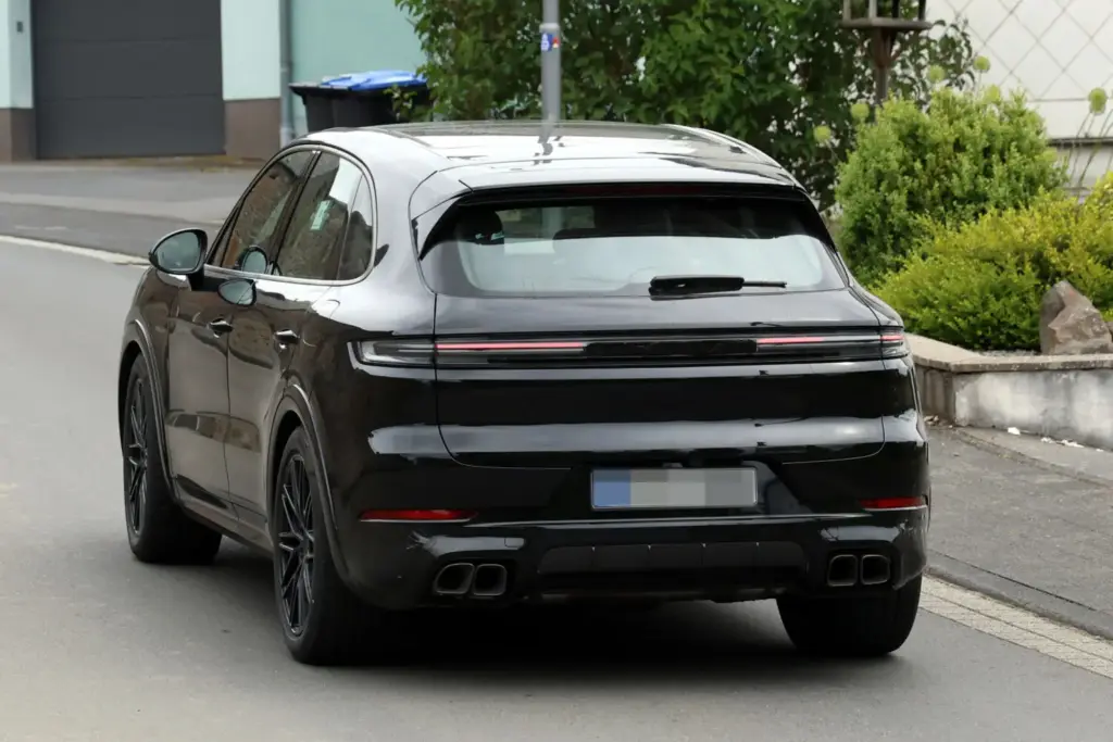 Porsche Cayenne Turbo E Hybrid 2027 espia 18 Motor16
