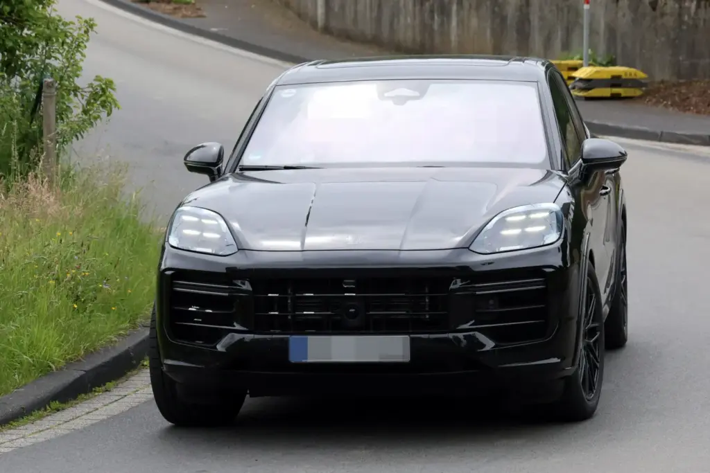Porsche Cayenne Turbo E Hybrid 2027 espia 4 Motor16