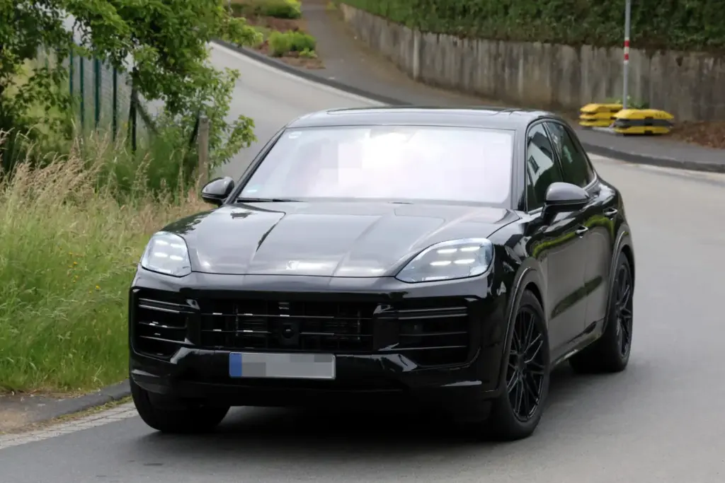Porsche Cayenne Turbo E Hybrid 2027 espia 5 Motor16