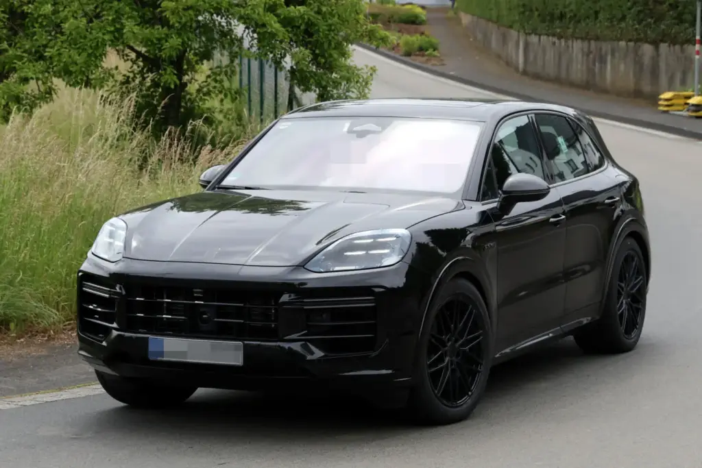 Porsche Cayenne Turbo E Hybrid 2027 espia 6 Motor16