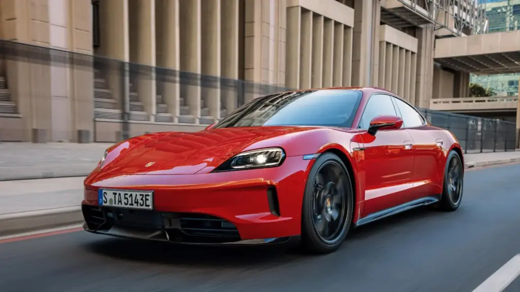 Porsche actualiza el Taycan con cambio simulado, hasta 700 km de autonomía y un nuevo Kit Manthey 4 Motor16 Porsche Taycan 2027 1 Motor16