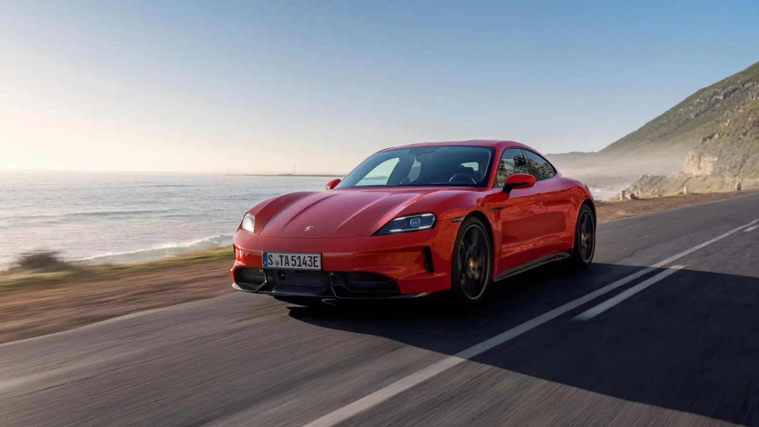 Porsche actualiza el Taycan con cambio simulado, hasta 700 km de autonomía y un nuevo Kit Manthey