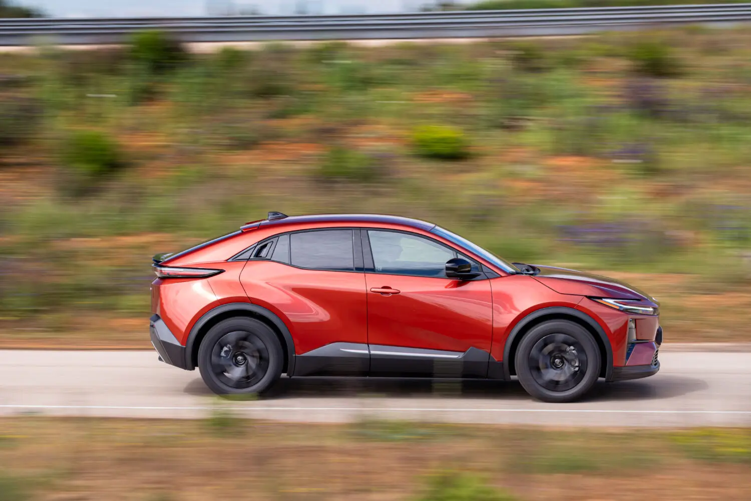 Toyota C-HR+ precio: la rebaja que desafía a Tesla por el trono del eléctrico en España en 2026