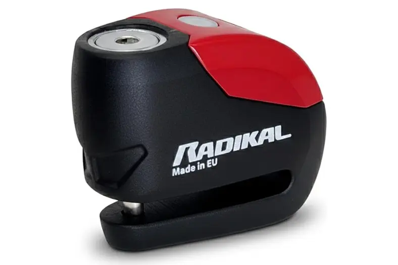 Mejor antirrobo para moto en 2026: Comparativa de los mejores candados, cadenas y alarmas 6 Motor16 RADIKAL RK9 Motor16