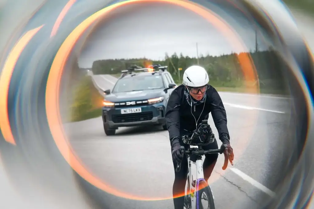 Record breaking sarah ruggins one way north DACIA Motor16