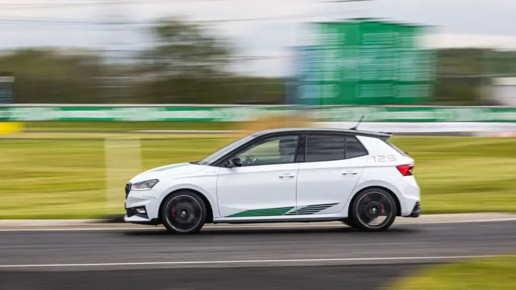El Škoda que celebra los 125 años de historia de la marca en competición 15 Motor16 SKODA FABIA MOTORSPORT EDITION 125 ANOS 1 Motor16