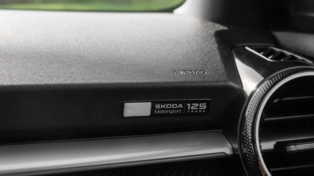 El Škoda que celebra los 125 años de historia de la marca en competición 19 Motor16 SKODA FABIA MOTORSPORT EDITION 125 ANOS 5 Motor16