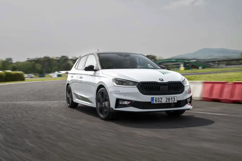 El Škoda que celebra los 125 años de historia de la marca en competición 6 Motor16 SKODA FABIA MOTORSPORT EDITION 3 Motor16