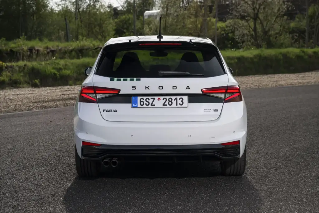 El Škoda que celebra los 125 años de historia de la marca en competición 9 Motor16 SKODA FABIA MOTORSPORT EDITION 6 Motor16