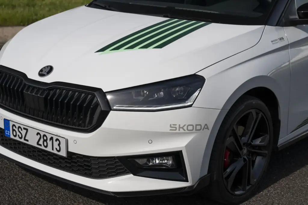 El Škoda que celebra los 125 años de historia de la marca en competición 11 Motor16 SKODA FABIA MOTORSPORT EDITION 8 Motor16