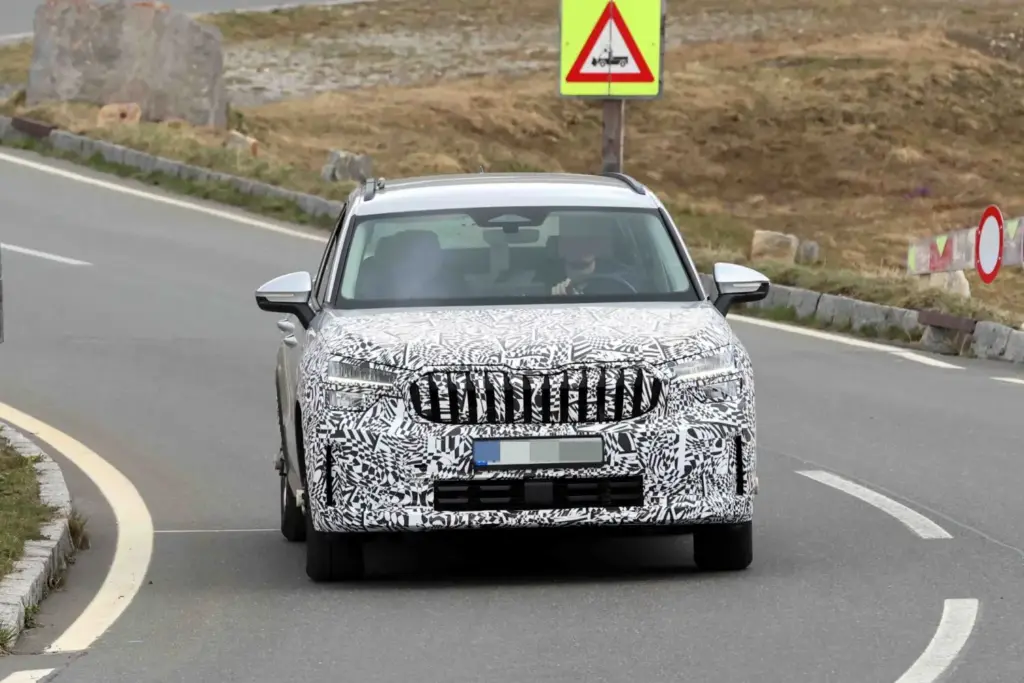 El Škoda Kodiaq 2027 se pone a punto en los Alpes austriacos 3 Motor16 Skoda Kodiaq 2027 1 Motor16