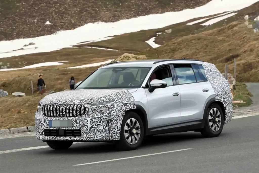El Škoda Kodiaq 2027 se pone a punto en los Alpes austriacos 13 Motor16 Skoda Kodiaq 2027 11 Motor16