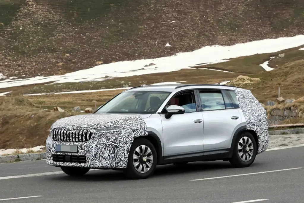 El Škoda Kodiaq 2027 se pone a punto en los Alpes austriacos 14 Motor16 Skoda Kodiaq 2027 12 Motor16