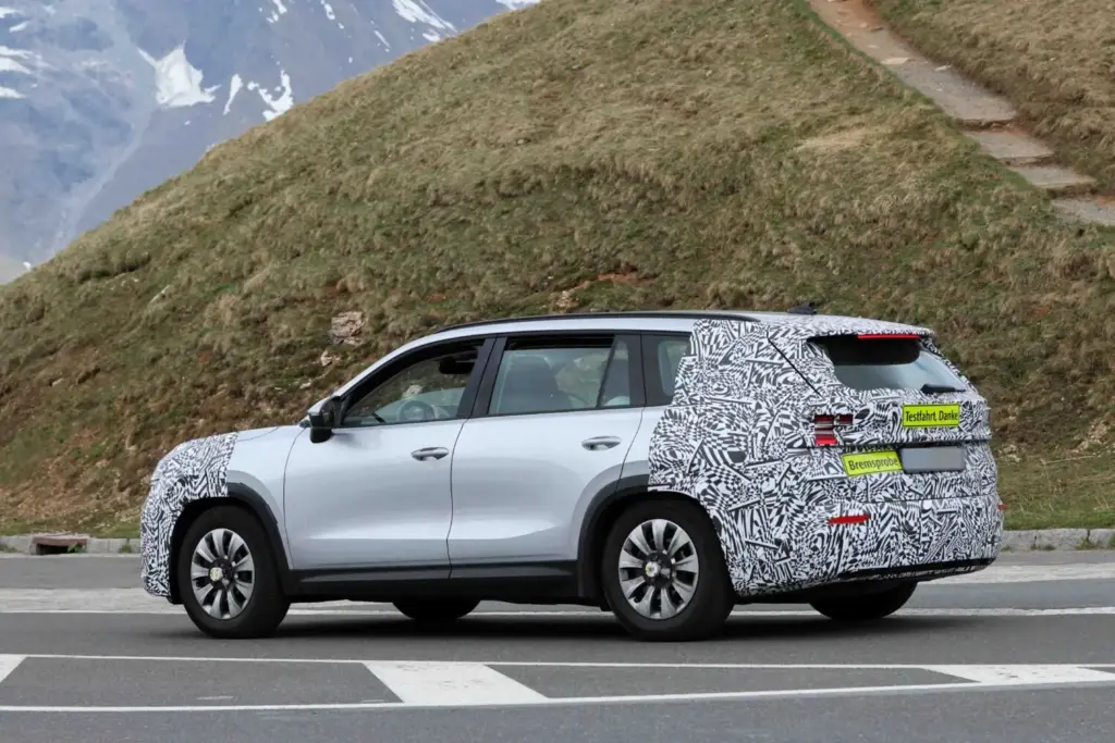 El Škoda Kodiaq 2027 se pone a punto en los Alpes austriacos 24 Motor16 Skoda Kodiaq 2027 22 Motor16