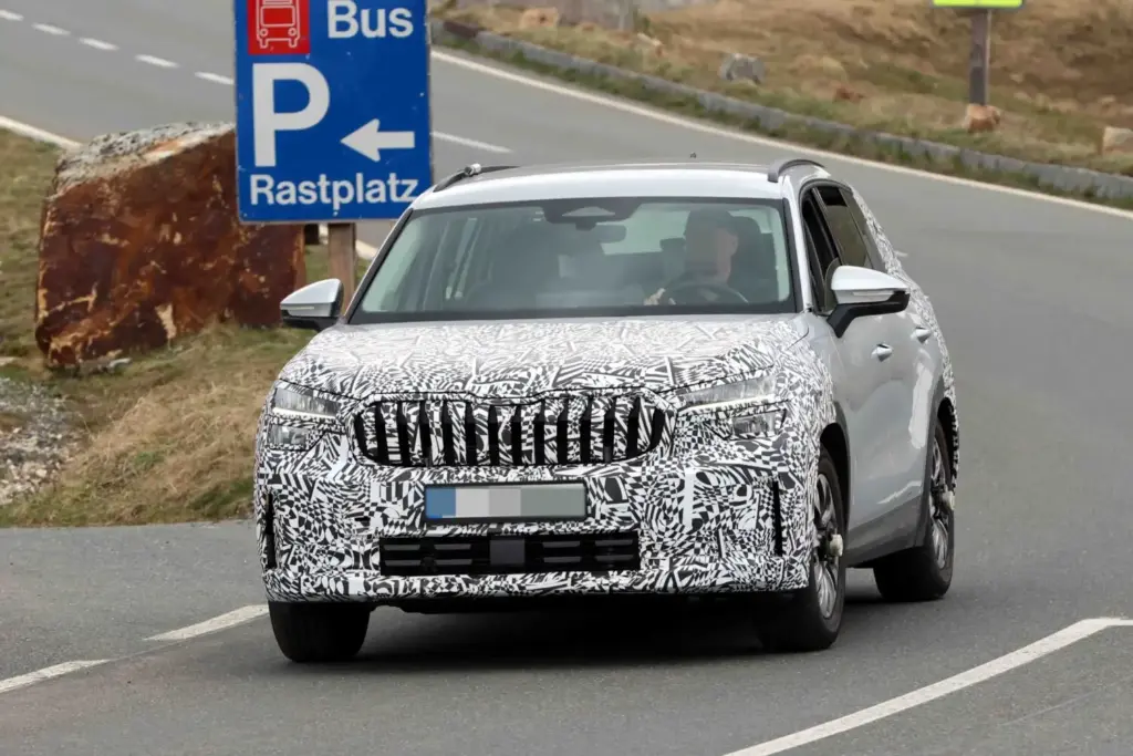 El Škoda Kodiaq 2027 se pone a punto en los Alpes austriacos 5 Motor16 Skoda Kodiaq 2027 3 Motor16