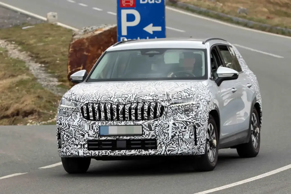 El Škoda Kodiaq 2027 se pone a punto en los Alpes austriacos 6 Motor16 Skoda Kodiaq 2027 4 Motor16