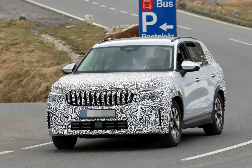 El Škoda Kodiaq 2027 se pone a punto en los Alpes austriacos 7 Motor16 Skoda Kodiaq 2027 5 Motor16