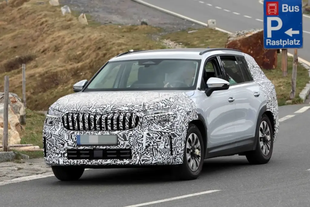 El Škoda Kodiaq 2027 se pone a punto en los Alpes austriacos 9 Motor16 Skoda Kodiaq 2027 7 Motor16