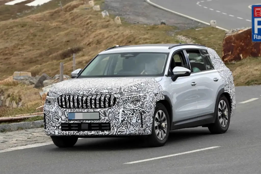 El Škoda Kodiaq 2027 se pone a punto en los Alpes austriacos 10 Motor16 Skoda Kodiaq 2027 8 Motor16