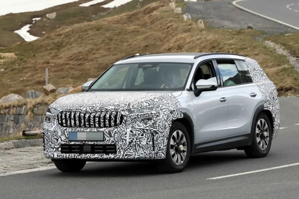 El Škoda Kodiaq 2027 se pone a punto en los Alpes austriacos 11 Motor16 Skoda Kodiaq 2027 9 Motor16