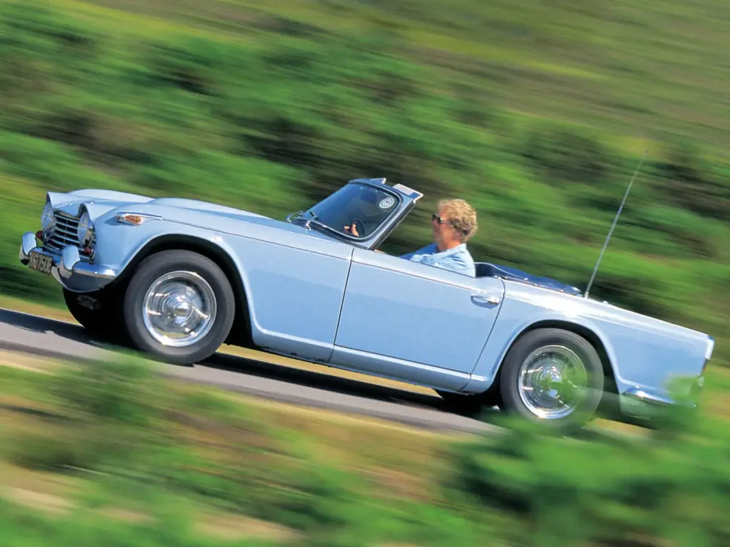 Un Triumph TR4 de 1962 con carrocería Michelotti y certificado BMIHT, a subasta 1 Motor16 TRIUMPH TR4 Motor16
