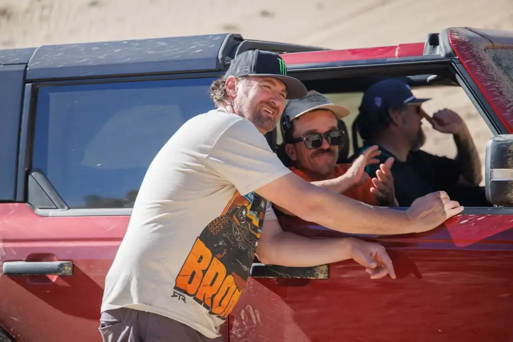 Golf en el desierto con el Ford Bronco como protagonista: así es el torneo más salvaje 4 Motor16 Ford Bronco