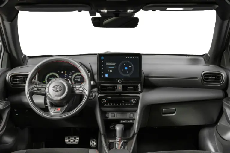Toyota Yaris Cross: nueva instrumentación digital, Apple CarPlay inalámbrico y sin subir de precio