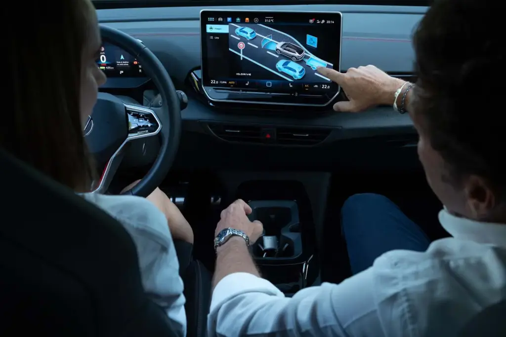 Volkswagen lleva la formación eléctrica a casa de sus clientes con la Escuela 1to1 2 Motor16 Volkswagen Dribing Experience, Cursos conducción