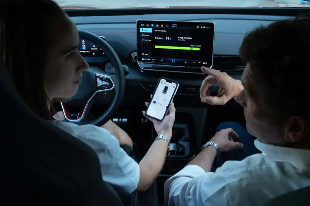 Volkswagen lleva la formación eléctrica a casa de sus clientes con la Escuela 1to1 6 Motor16 VOLKSWAGEN DRIVING EXPERIENCE CURSOS ONETOONE2 Motor16