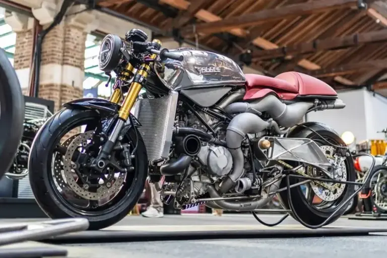 Veloce Aperion 280 CV: la roadster de dos tiempos con motor V8 Rotax que revoluciona el mercado