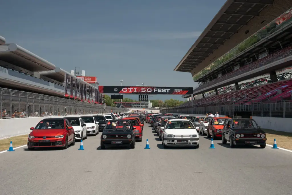 Volkswagen GTI 50 Fest en Montmelo 18 Motor16