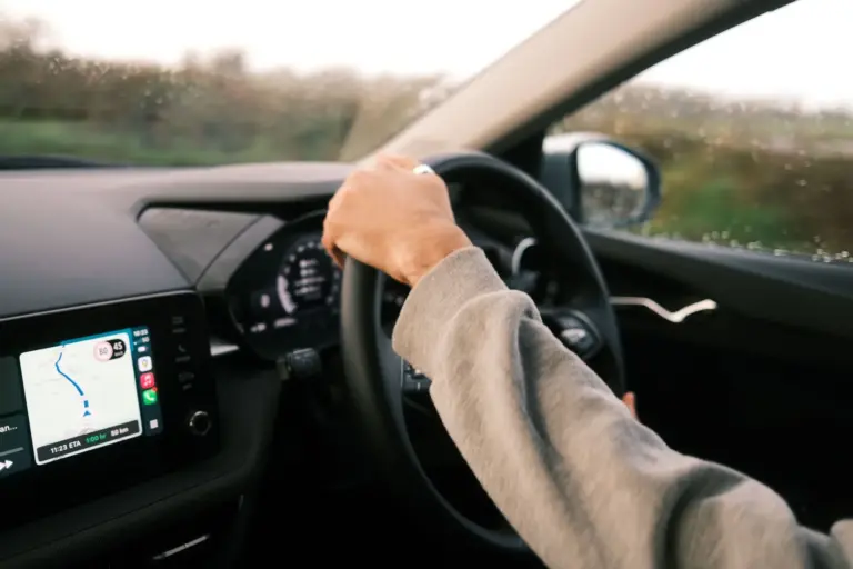 ADAS obligatorios Italia: multas de 173 euros para los conductores que no los tengan desde julio de 2026