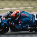 Bezzecchi sanción en MotoGP: no correrá el domingo en Brno por golpear a un comisario