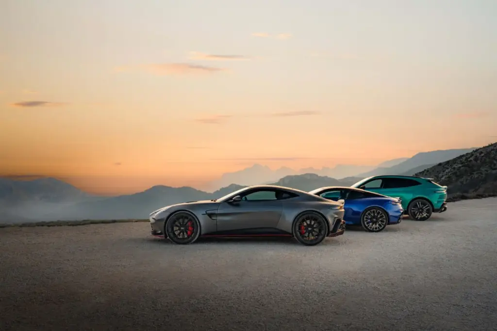 Aston Martin DB12 S, Vantage S, DBX S y Valkyrie en Goodwood