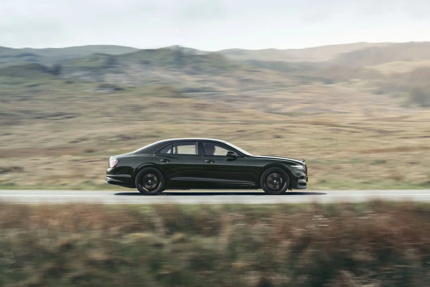 El Bentley Flying Spur 2026 adopta frontal mono-faro y versión S con 680 CV