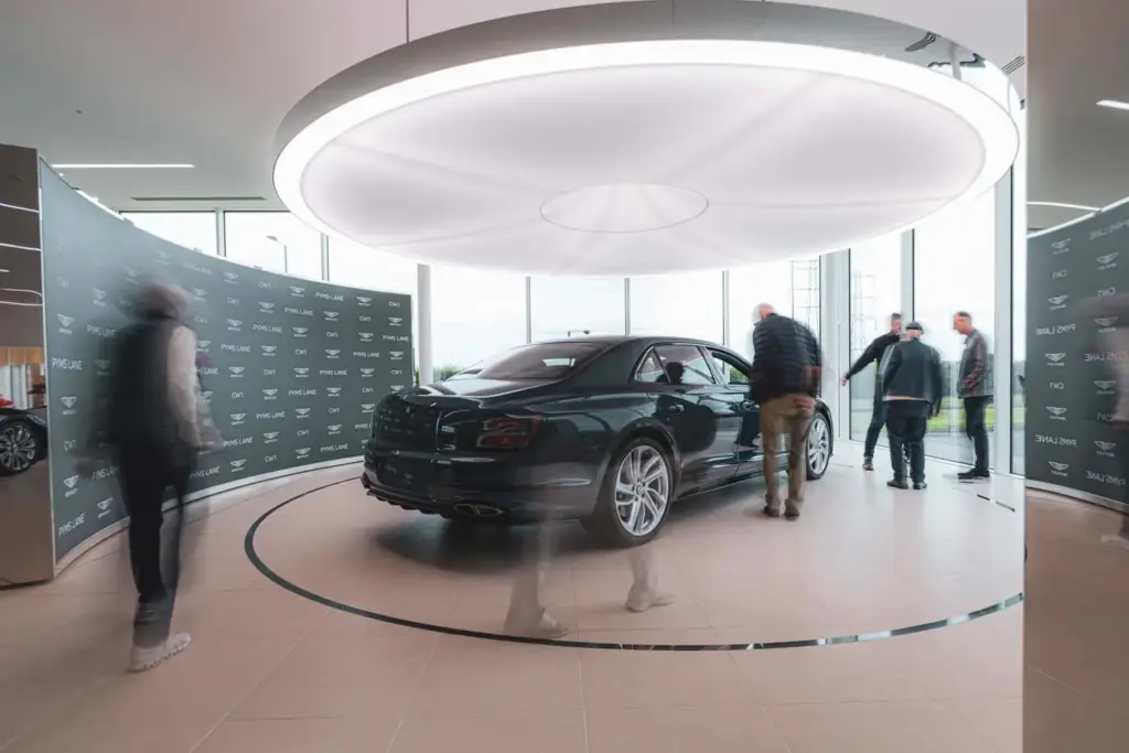 Bentley abre al público su centro de visitantes de Crewe, hasta ahora reservado para 4 clientes de Motor16 Bentley Crewe visita2 Motor16