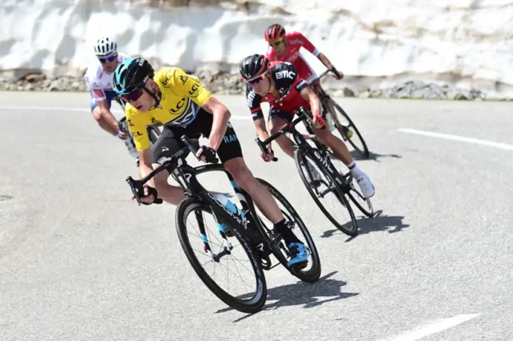 Chris Froome, nuevo embajador de Škoda: el cuádruple campeón del Tour de Francia debuta en la presentación del Peaq 2 Motor16 chris froome skoda 1 Motor16