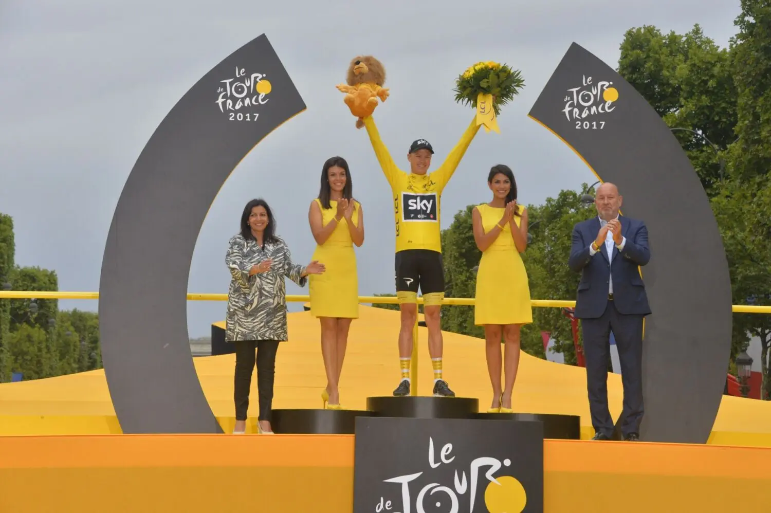 Chris Froome, nuevo embajador de Škoda: el cuádruple campeón del Tour de Francia debuta en la presentación del Peaq