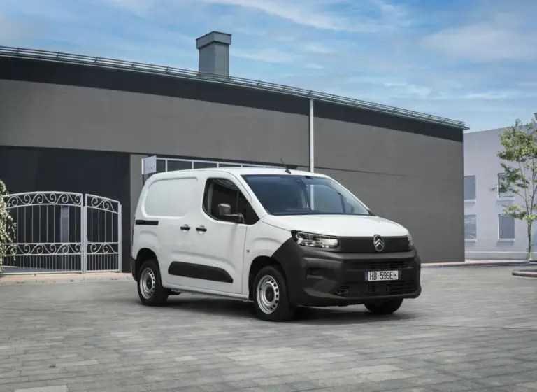 Citroën Berlingo Van First y Opel Combo Start: furgonetas de acceso con escritorio móvil desde 22.400 €