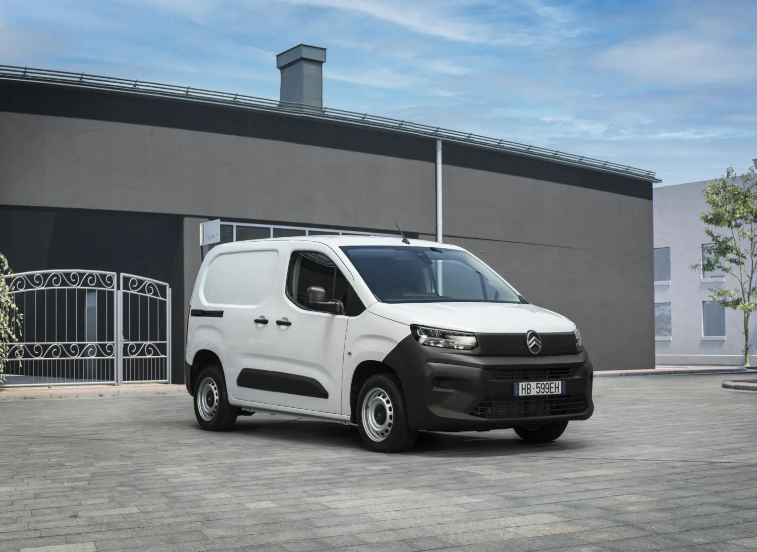 Citroën Berlingo Van First y Opel Combo Start: furgonetas de acceso con escritorio móvil desde 22.400 €